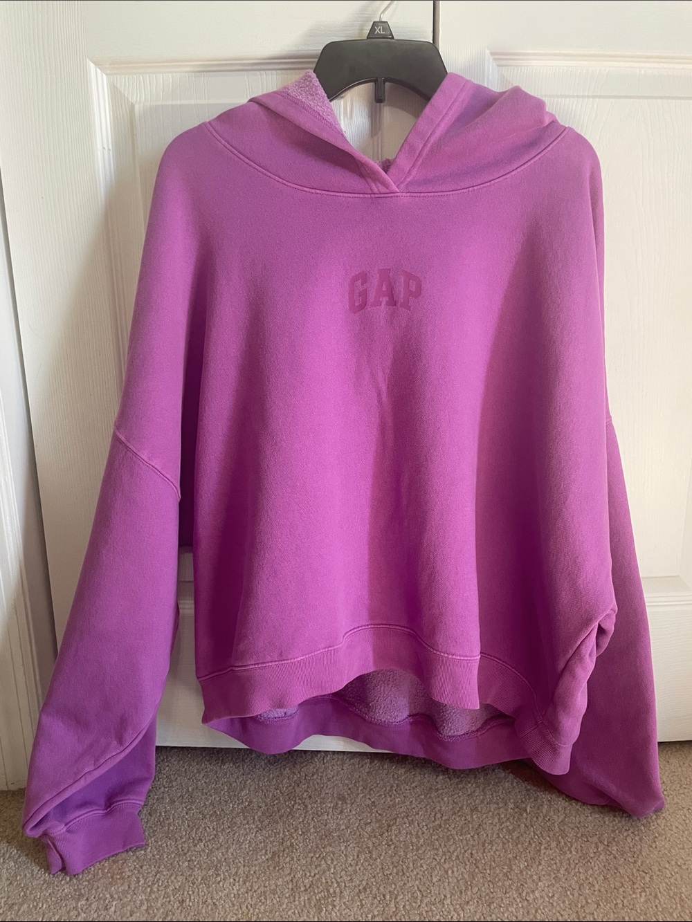 GAP Relaxed Mini-Logo Cropped Hoodie XL